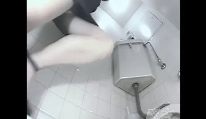 和式トイレ盗撮 迫り来るマ〇コ鮮明超接写 第二弾 のスクリーンショット 3
