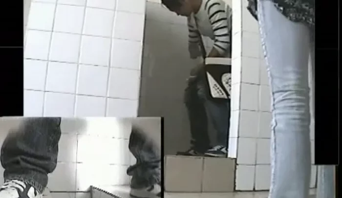 中国女子大5 トイレ盗撮で覗かれる無防備な女子大生たちの恥ずかしい瞬間 のスクリーンショット 3