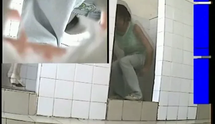 中国女子大生9 トイレ盗撮で覗かれる無防備な女子大生たちのプライベート のスクリーンショット 1