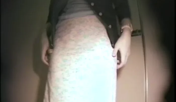 女子トイレ盗撮 スクール水着の女子校生がおしっこする隠しカメラ映像 のスクリーンショット 3