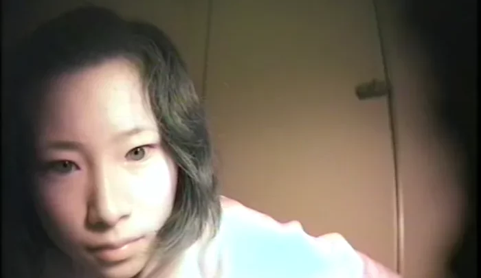 コンサート会場のトイレ盗撮 女子中学生のおしっこ完全収録 – のぞき穴から覗く若い女の子たち のスクリーンショット 3