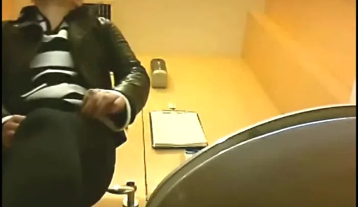 イタリアントイレ3 – 覗き穴無料、日本のトイレ盗撮、トイレ隠しカメラ、アジアの盗撮ビデオ のスクリーンショット 2