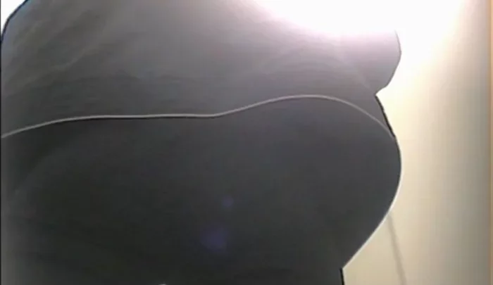 ロシア大学トイレ盗撮 女子学生の放尿隠し撮り映像 のスクリーンショット 4