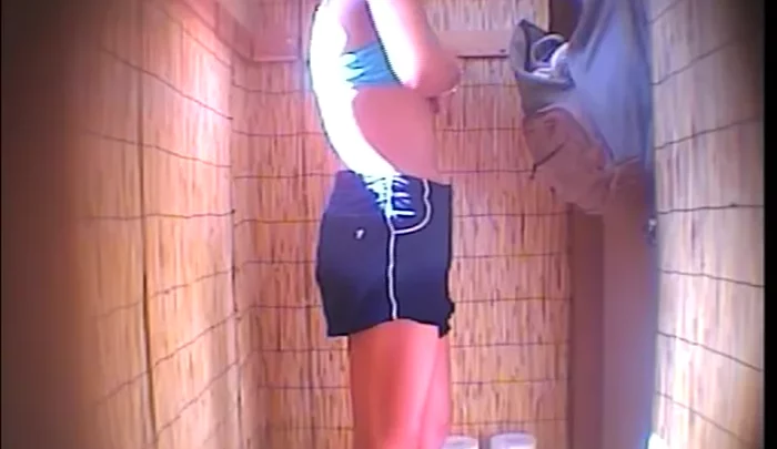 海の家1 トイレ盗撮フルコレクション 覗き穴から無料で楽しめる隠し撮り動画 のスクリーンショット 4