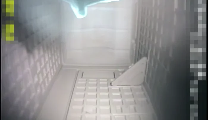 VIP便所盗撮06 – 日本のトイレ盗撮無修正、隠しカメラで覗かれる羞恥の排泄現場 のスクリーンショット 4