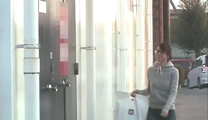 和式トイレ盗撮 隠しカメラで捉えた素顔の瞬間 のスクリーンショット 2