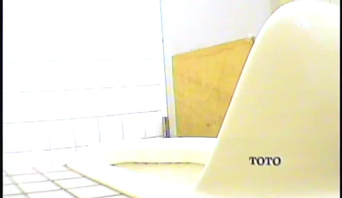 和式トイレ盗撮 隠しカメラで捉えた素顔の瞬間 のスクリーンショット 4