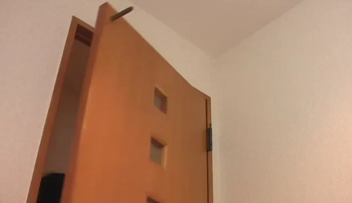 スポーツジムのトイレ盗撮3 若いスポーツ少女がフィットネスクラブのトイレで用を足す隠しカメラ映像 のスクリーンショット 4