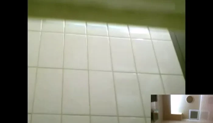 ファッショントイレ9 大阪ゲーセン近くのしゃがみトイレ盗撮 女子中学生トイレ盗撮 のスクリーンショット 2