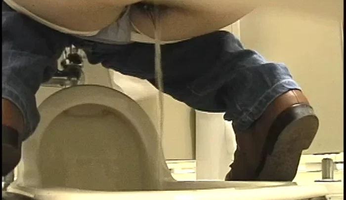 文化祭の学校トイレに仕掛けた隠しカメラで女子中学生を盗撮 のスクリーンショット 4