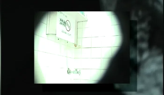 医科大学トイレ盗撮 女子学生のおしっこを覗き見する隠しカメラ映像 のスクリーンショット 3