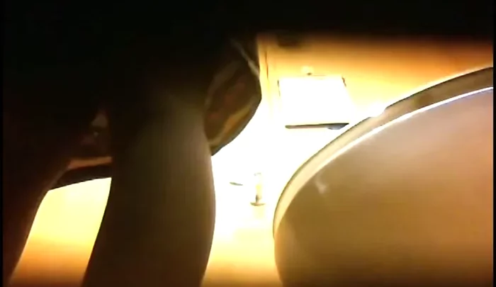 イタリアントイレ9 – 日本のトイレ盗撮、隠しカメラで覗かれる女性たちの用足し映像 のスクリーンショット 1