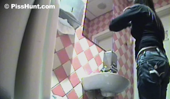 動画を再生:pisshunt_toilet_63
