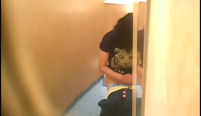 行列トイレ5 盗撮映像 – 日本のトイレ盗撮、隠しカメラ映像 のスクリーンショット 2