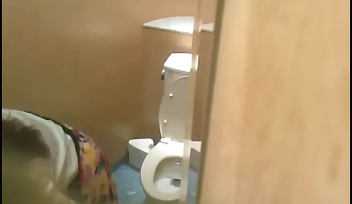 行列トイレ5 盗撮映像 – 日本のトイレ盗撮、隠しカメラ映像 のスクリーンショット 4