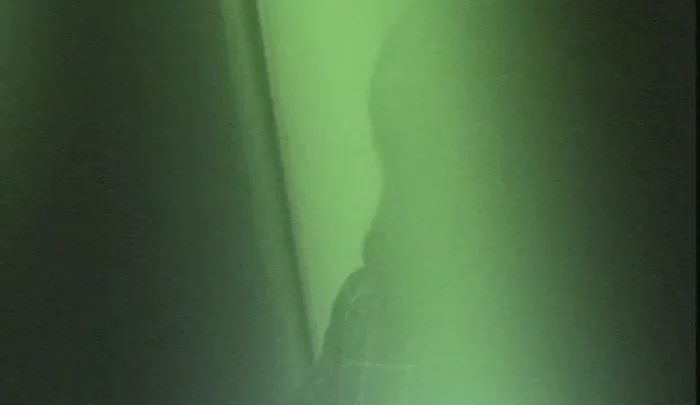 居酒屋トイレ盗撮1 – 覗き穴から撮影した隠しカメラ映像 のスクリーンショット 2