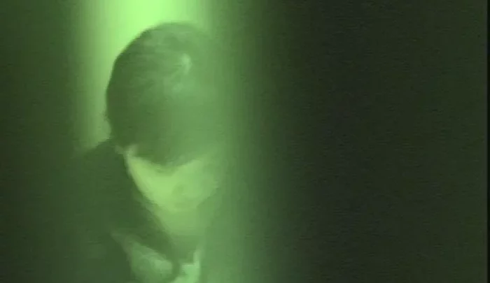 居酒屋トイレ盗撮2 覗き穴から覗く女子トイレ盗撮映像 ナイトビジョン隠しカメラ のスクリーンショット 2