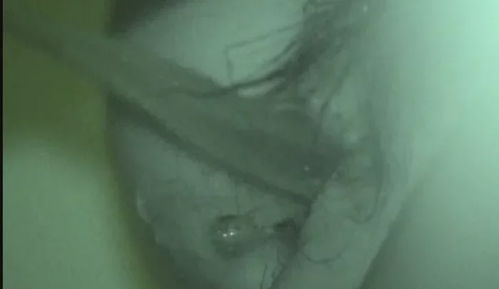 居酒屋トイレ盗撮3 覗き穴から撮影した無修正隠しカメラ映像 のスクリーンショット 3