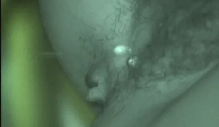 居酒屋トイレ盗撮3 覗き穴から撮影した無修正隠しカメラ映像 のスクリーンショット 4