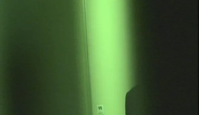 居酒屋トイレ覗き4 – 覗き穴から盗撮した無修正動画、夜間映像付き のスクリーンショット 3