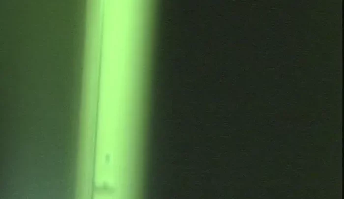 居酒屋トイレ盗撮5 覗き穴からの完全盗撮 暗視カメラで捉えた無防備な瞬間 のスクリーンショット 3