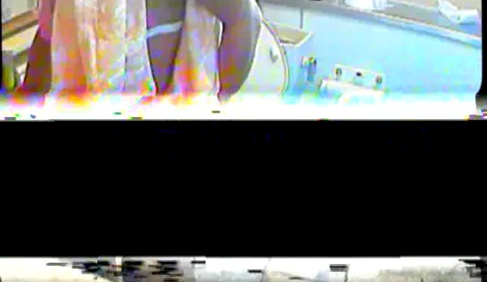 和式トイレ盗撮 – 公衆トイレでの覗き映像 のスクリーンショット 1
