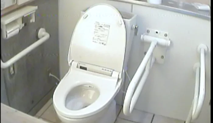 和式トイレ盗撮 – 公衆トイレでの覗き映像 のスクリーンショット 4