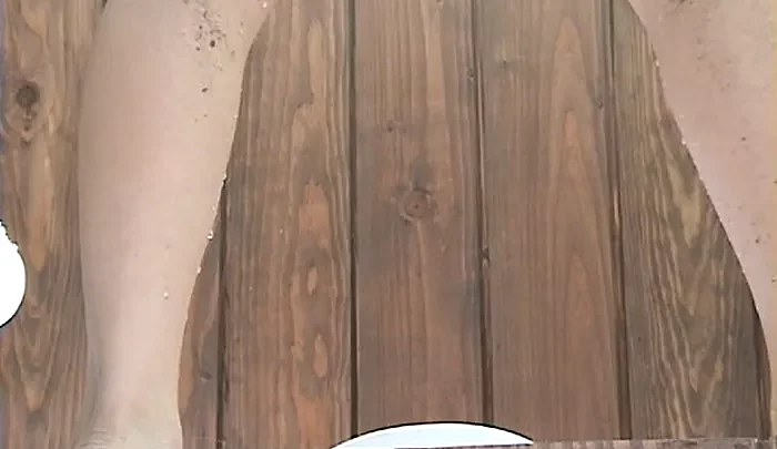 海水浴場トイレ盗撮7 – 覗き穴から撮影した和式トイレの羞恥映像 のスクリーンショット 4