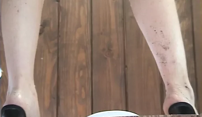海水浴場トイレ公開終了！覗き穴から盗撮した和式トイレの様子を独占公開 のスクリーンショット 4