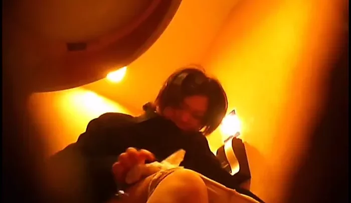 隠し撮りトイレ盗撮 新作隠しカメラ映像 日本人女性のおしっこ盗撮 のスクリーンショット 3