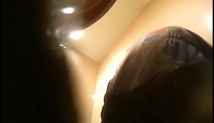 隠し撮りトイレ盗撮 新作 アジア人女性のおしっこ トイレスパイ覗き映像 のスクリーンショット 2
