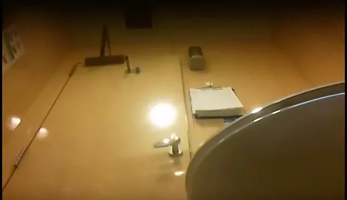 隠し撮りトイレ盗撮 新作隠しトイレ アジア人おしっこ トイレスパイ覗き動画 のスクリーンショット 3