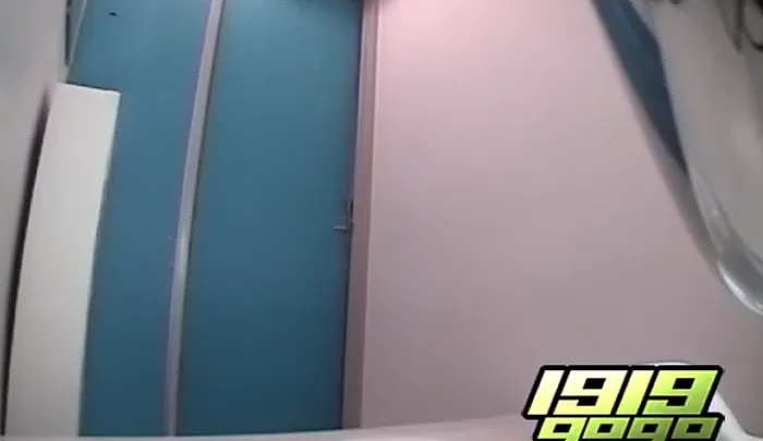 女達の羞恥便所盗撮 ホストクラブの和式トイレで覗かれる羞恥プレイ のスクリーンショット 3