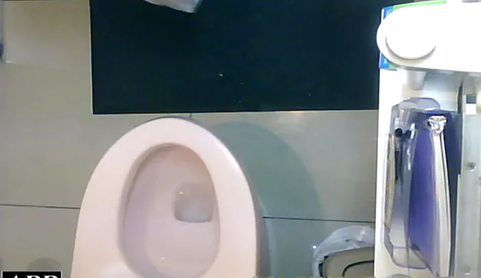 3視点洗面所 トイレ盗撮 日本の放尿隠しカメラ のスクリーンショット 1